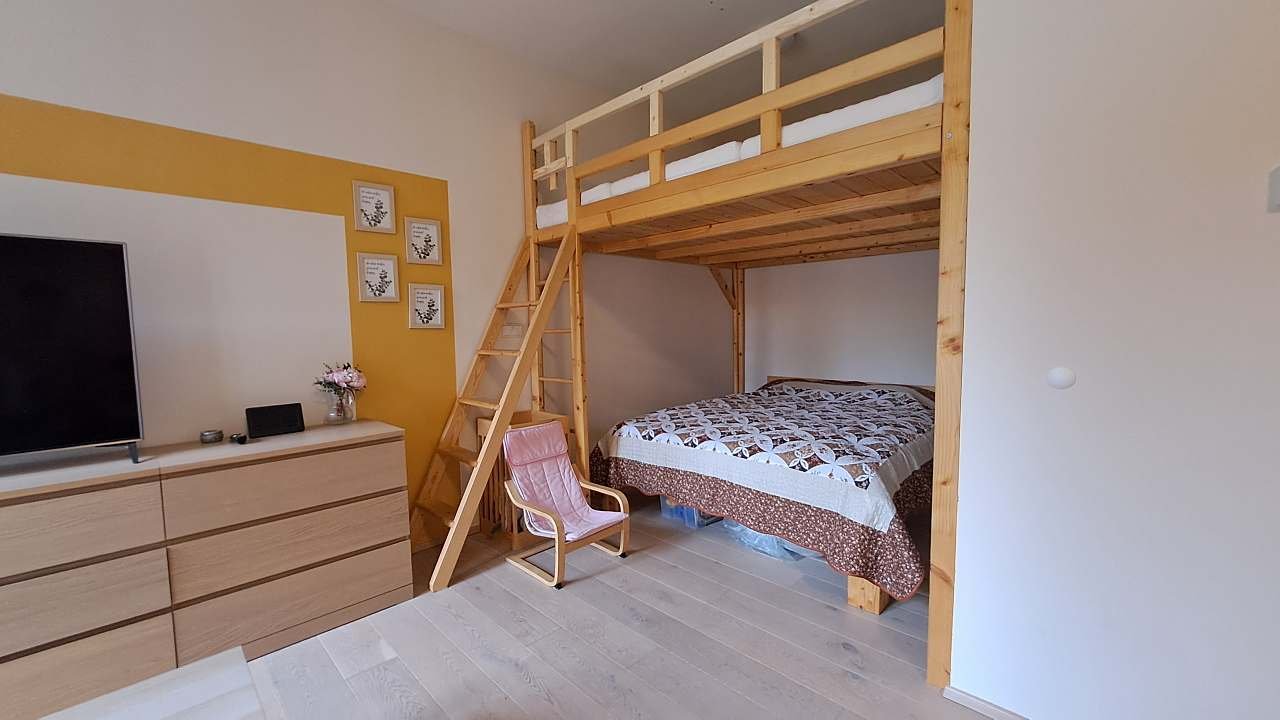 Spací část s manželskou postelí